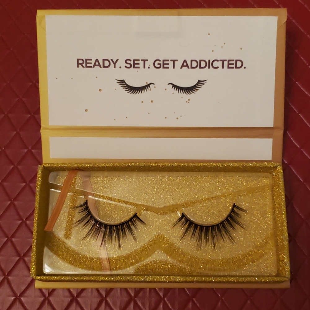 ‼️5/$25‼️Lashaholic luxury lashes- Instaglam - Picture 2 of 5
